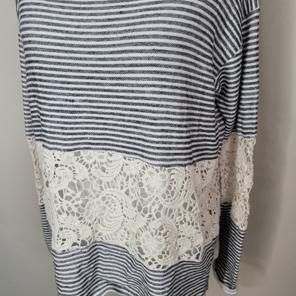 Blu Pepper black cream striped crochet top - Picture 2 of 8